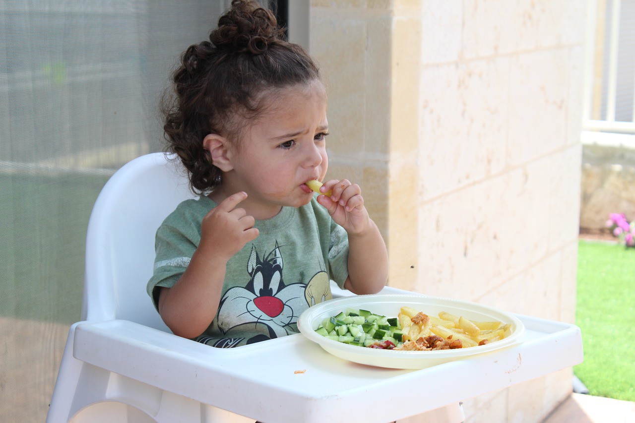 Cómo enseñar a comer solito a un bebé?